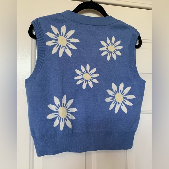 MM By My Michelle Women's Retro Daisy Printed Sweater Vest 🌴 - Picture 2 of 7